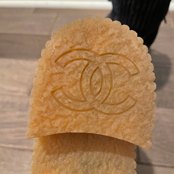 Chanel CC Combat Boots size 39.5 like new 😍 Chanel shoes winter boots Fashion - Picture 6 of 6